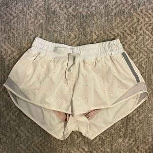 Lululemon hotty hot short size 4, polka dot